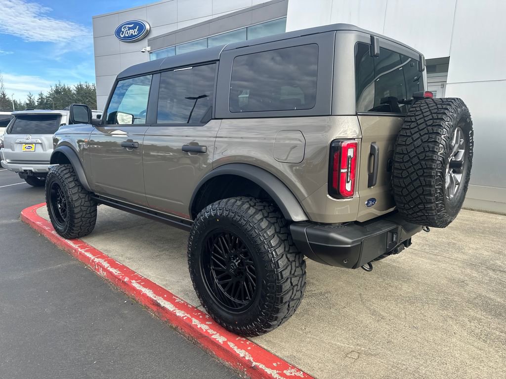 Used 2025 Ford Bronco Badlands AWD/4WD image 2