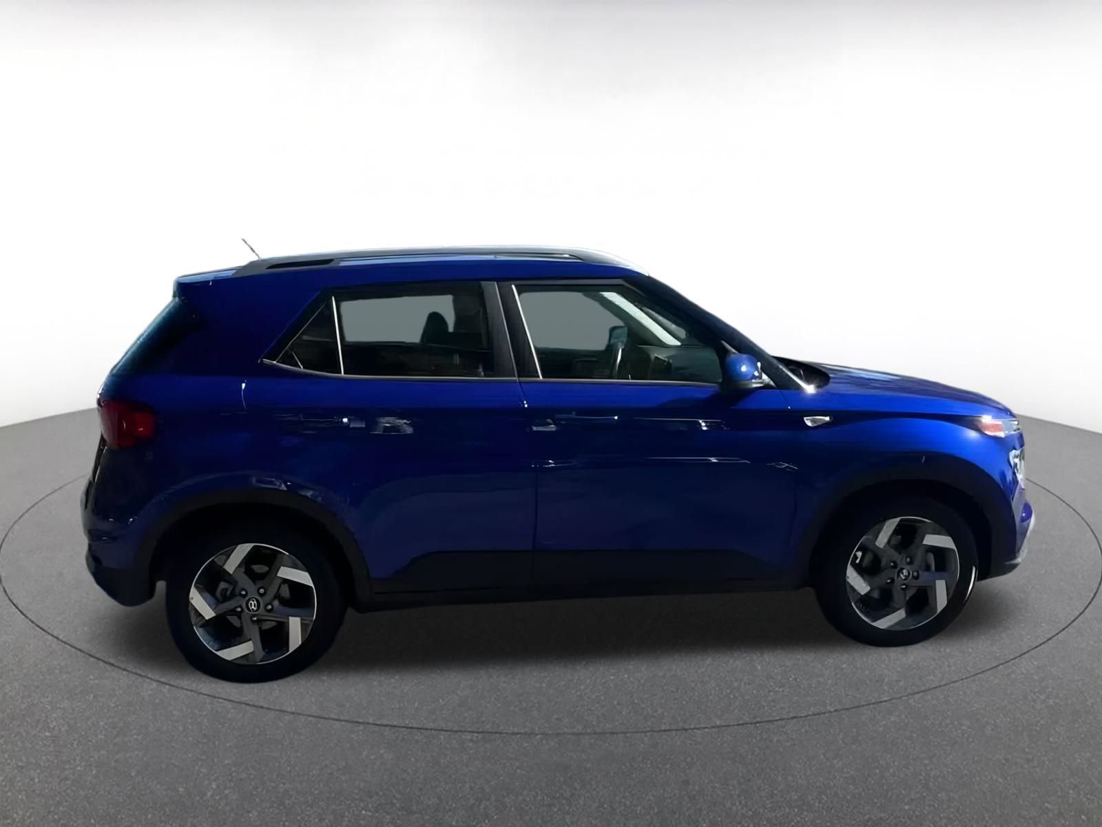 Used 2025 Hyundai Venue SEL image 15