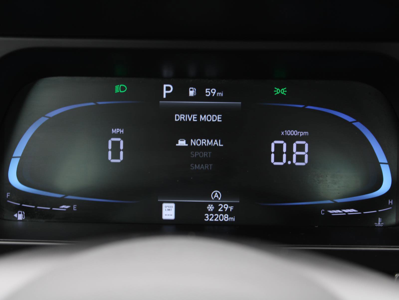 Used 2024 Hyundai Elantra SE image 11