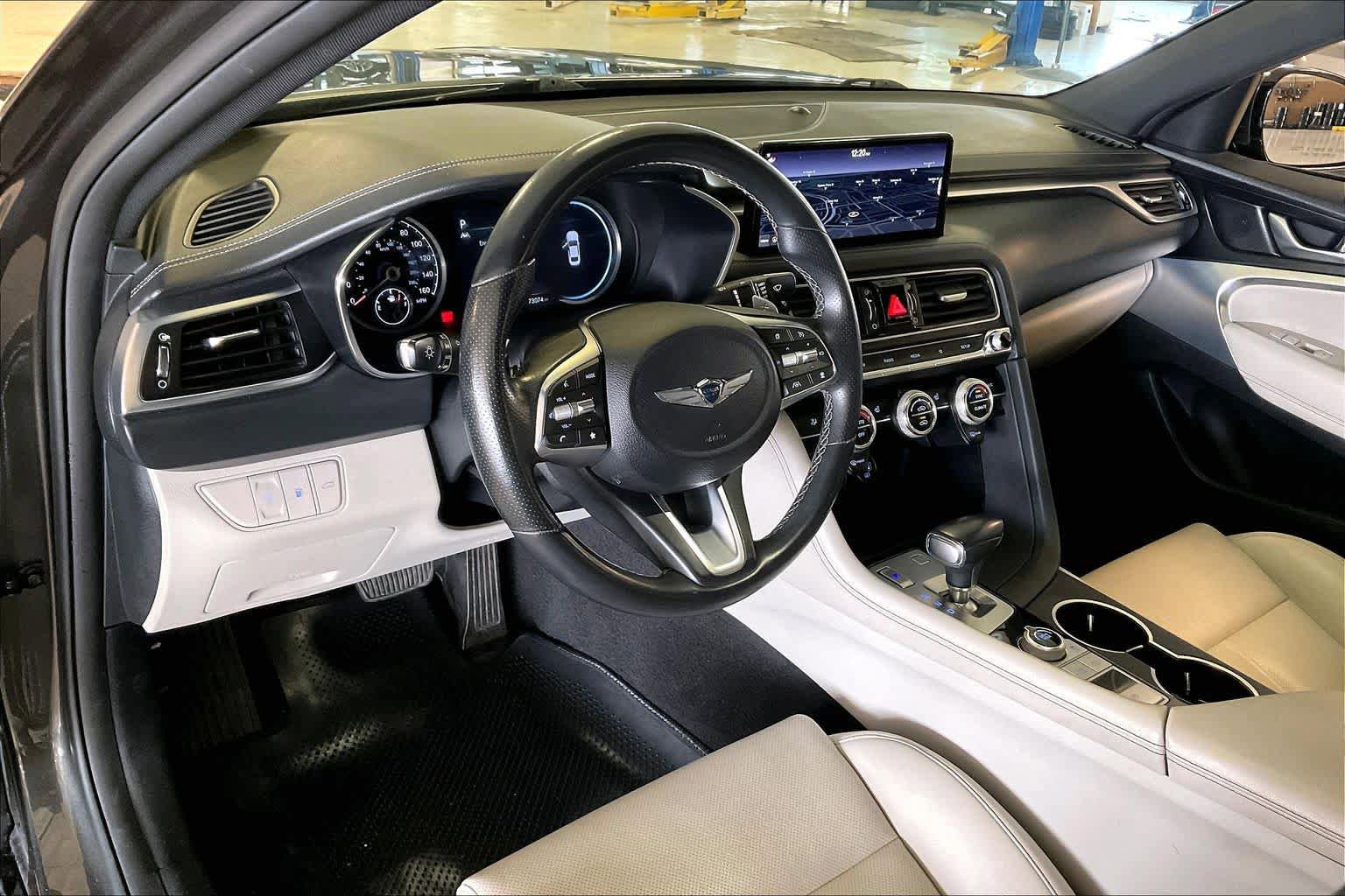 Used 2022 Genesis G70 2.0T image 16