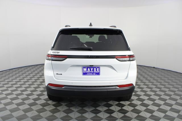 New 2026 Jeep Grand Cherokee Altitude image 24