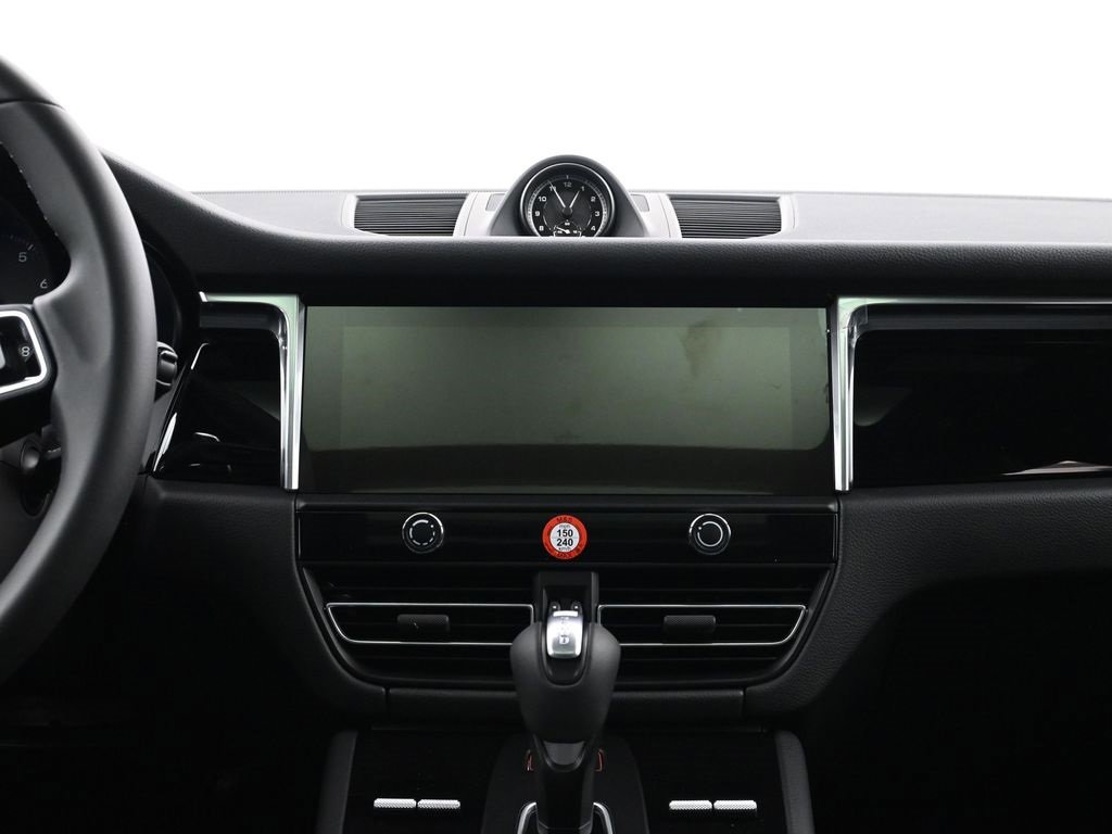 New 2025 Porsche Macan image 11