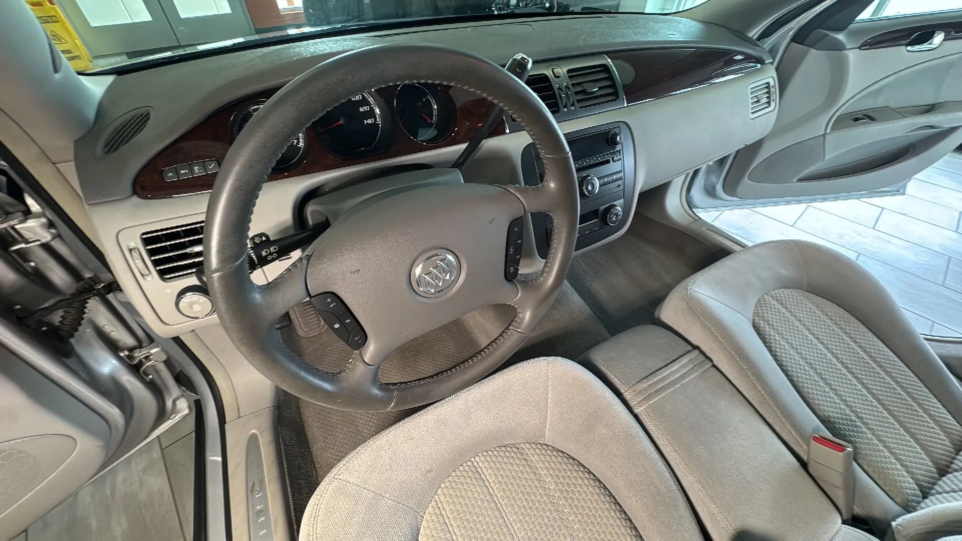 Used 2010 Buick Lucerne CX FWD image 32