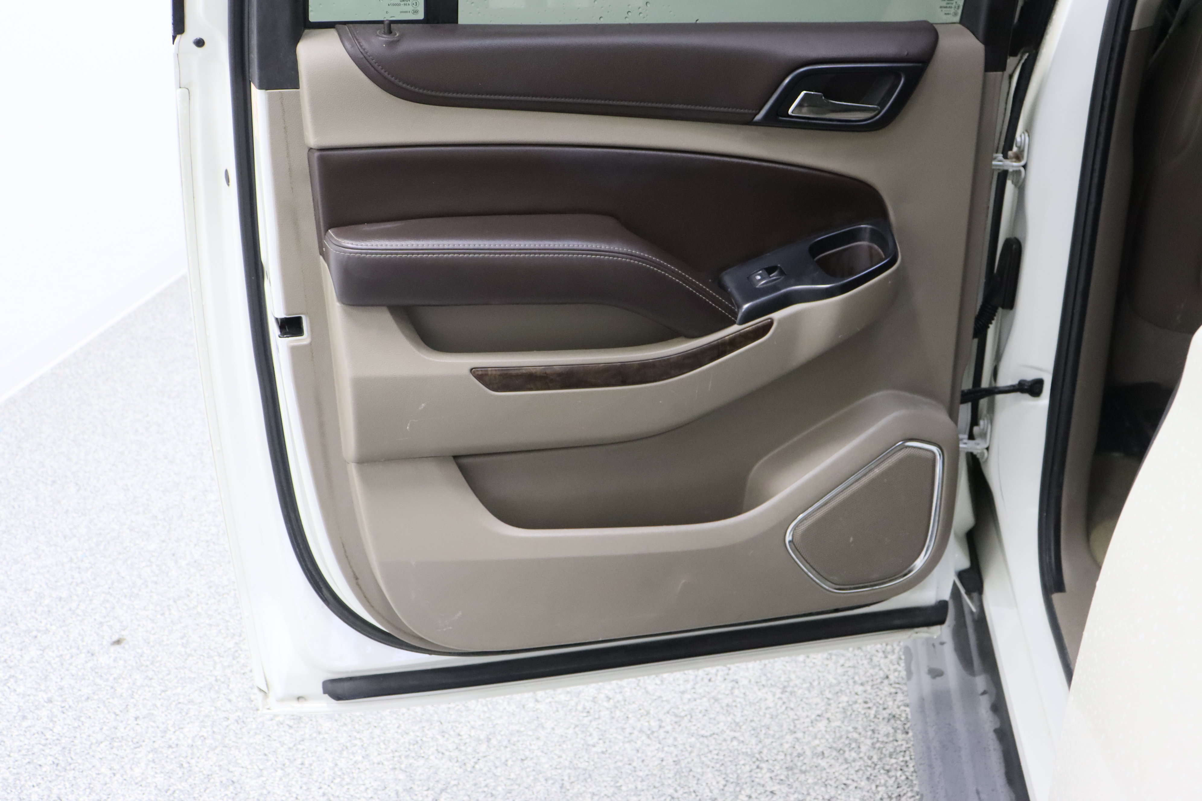 Used 2015 Chevrolet Suburban LT RWD image 24