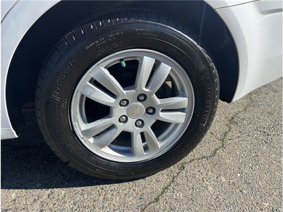 Used 2014 Chevrolet Sonic LT image 9