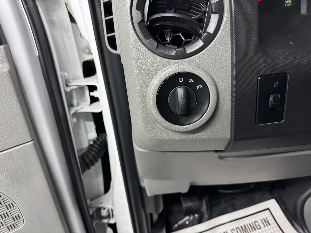 Used 2014 Ford E-350 and Econoline 350 Extended Super Duty image 17