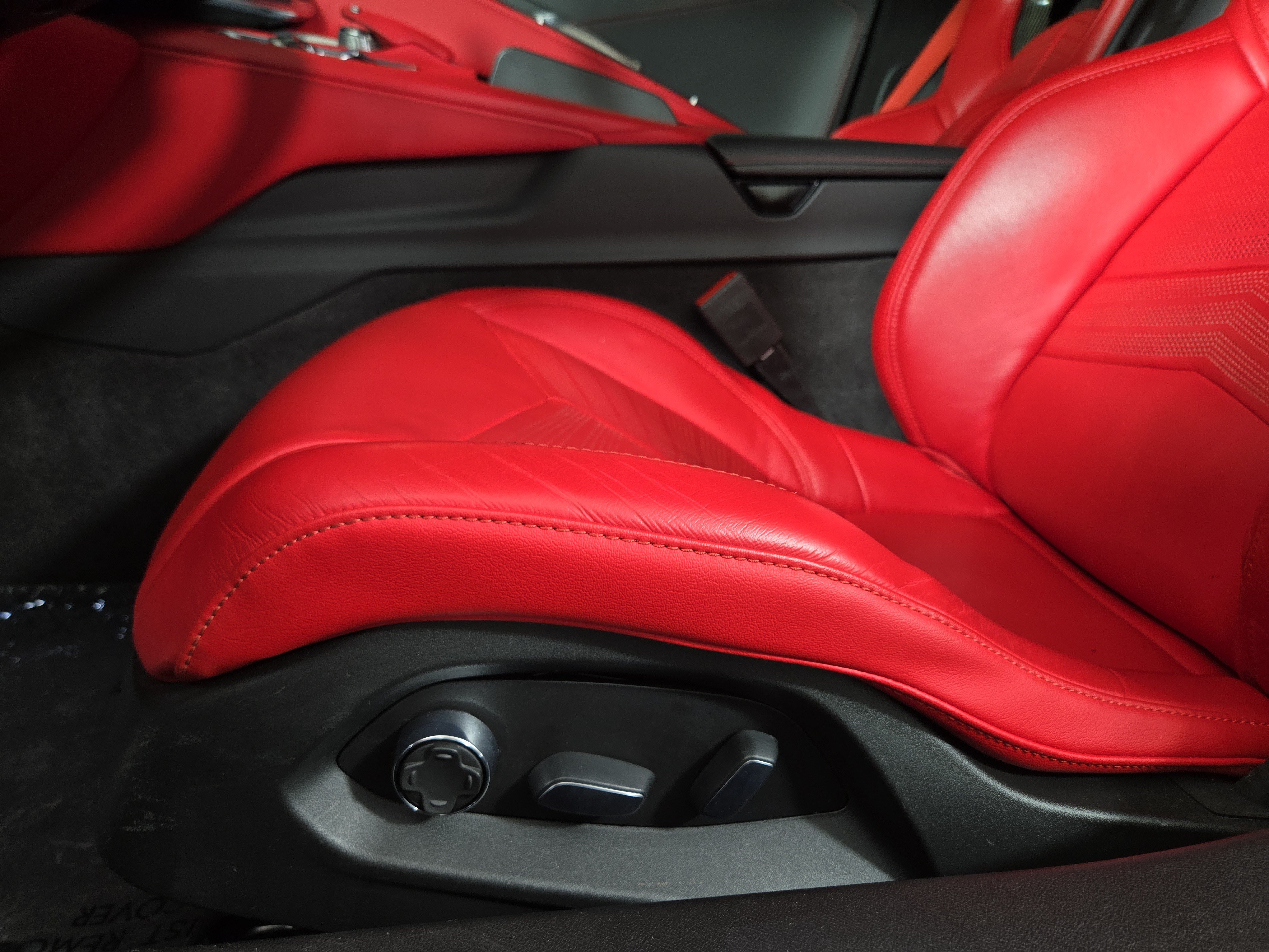 Used 2022 Chevrolet Corvette Stingray Premium Conv w/ Battery Protection Package RWD image 29