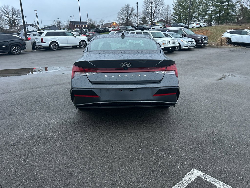Used 2025 Hyundai Elantra SEL image 6