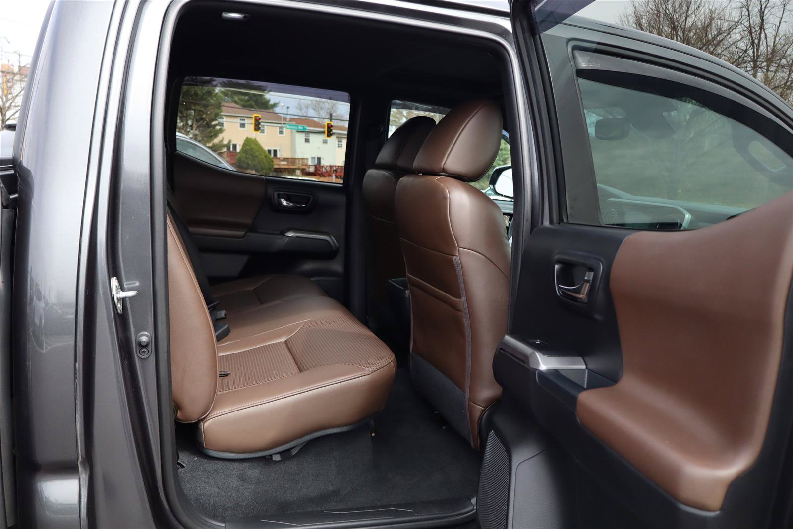 Used 2018 Toyota Tacoma Limited AWD/4WD image 29