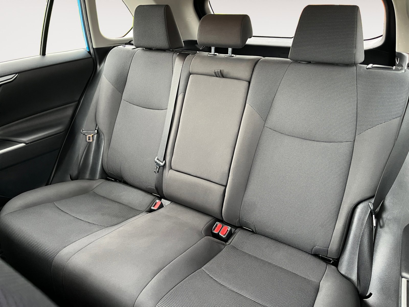 Used 2019 Toyota RAV4 LE FWD image 17