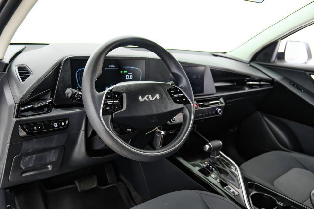 Used 2024 Kia Niro LX image 12
