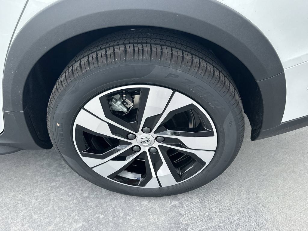 New 2026 Volvo V60 B5 Cross Country Plus w/ Protection Package Premier AWD/4WD image 10