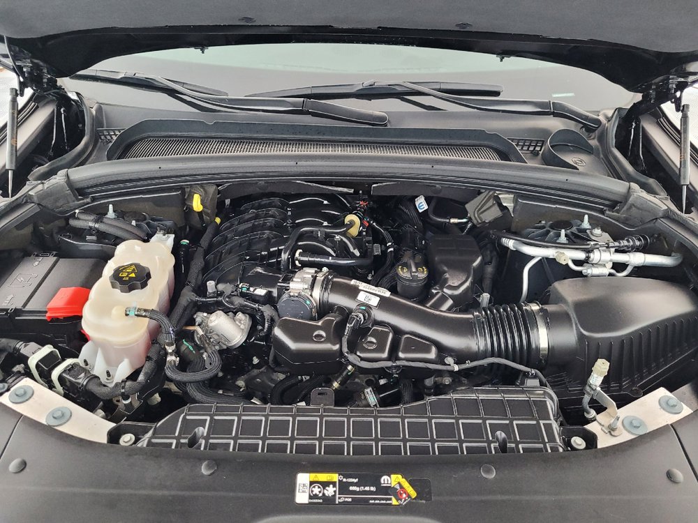 Used 2023 Jeep Grand Cherokee Laredo AWD/4WD image 30