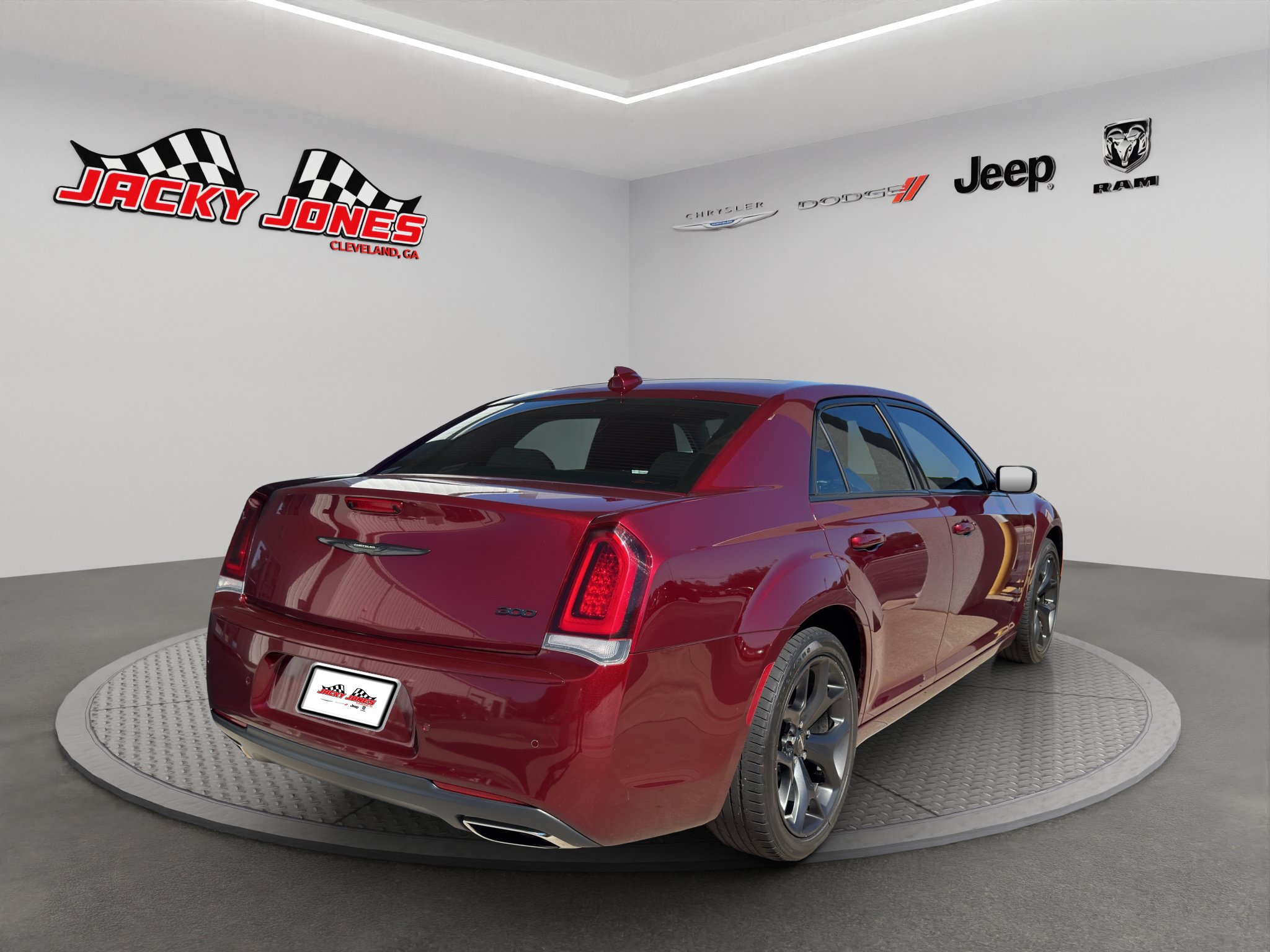 Used 2023 Chrysler 300 Touring w/ Safetytec Plus Group RWD image 8