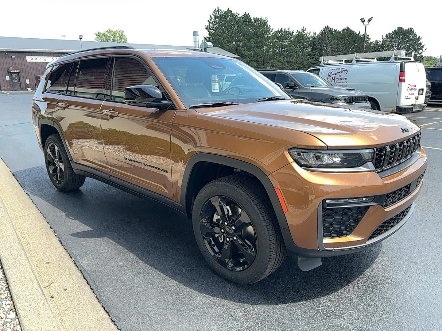 New 2026 Jeep Grand Cherokee L Limited w/ Limited Altitude Package AWD/4WD image 4