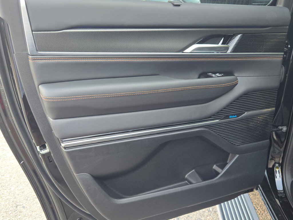 New 2026 Jeep Grand Wagoneer L Summit AWD/4WD image 30