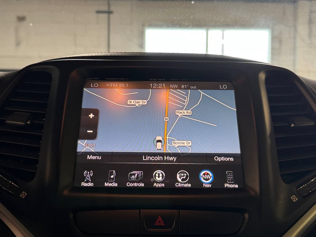 Used 2015 Jeep Cherokee Trailhawk w/ Comfort/Convenience Group AWD/4WD image 19