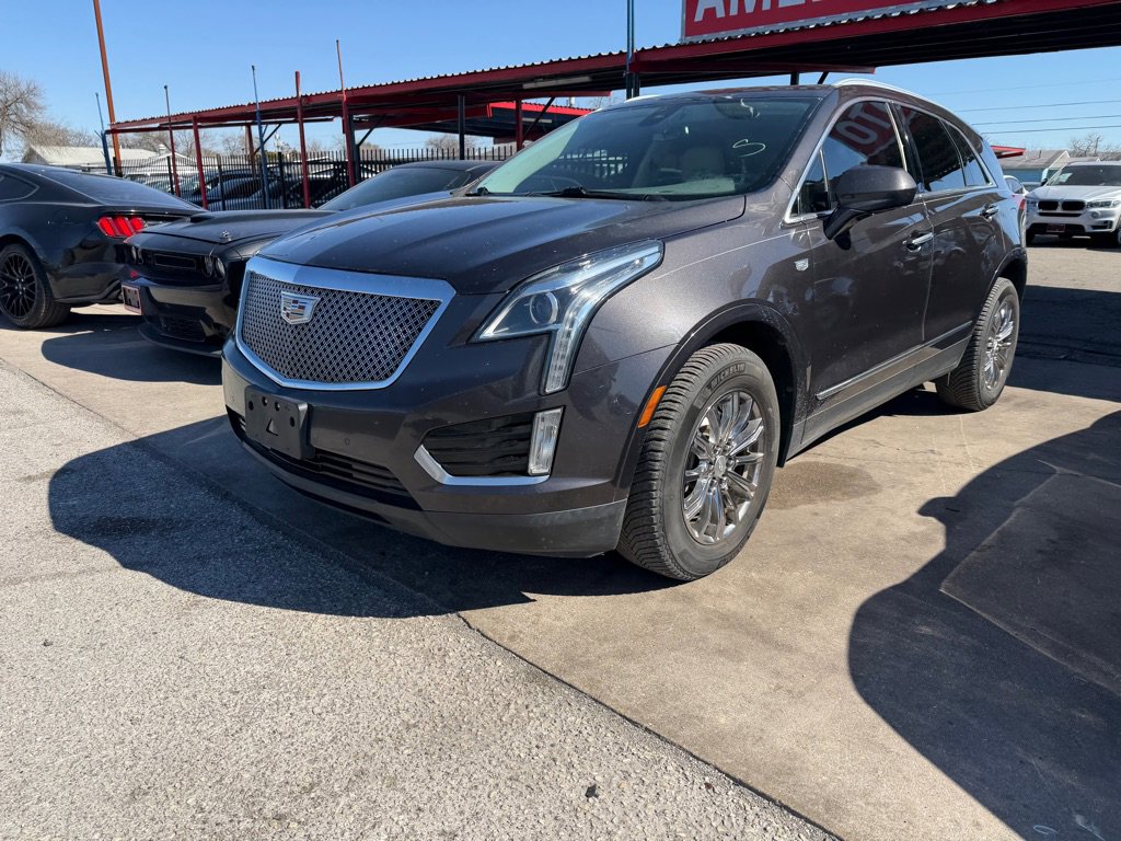 Used 2018 Cadillac XT5 Luxury w/ Driver Awareness Package FWD image 2