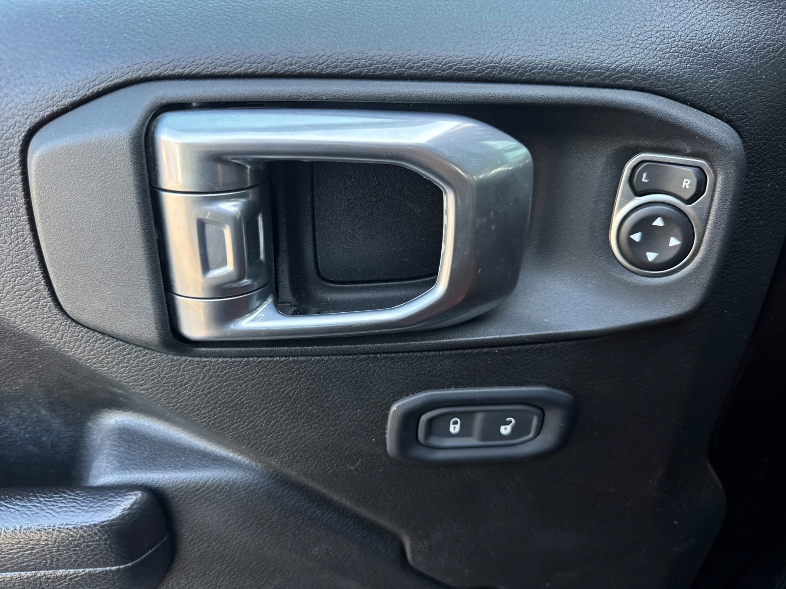 Used 2022 Jeep Wrangler Unlimited Rubicon 4xe image 10