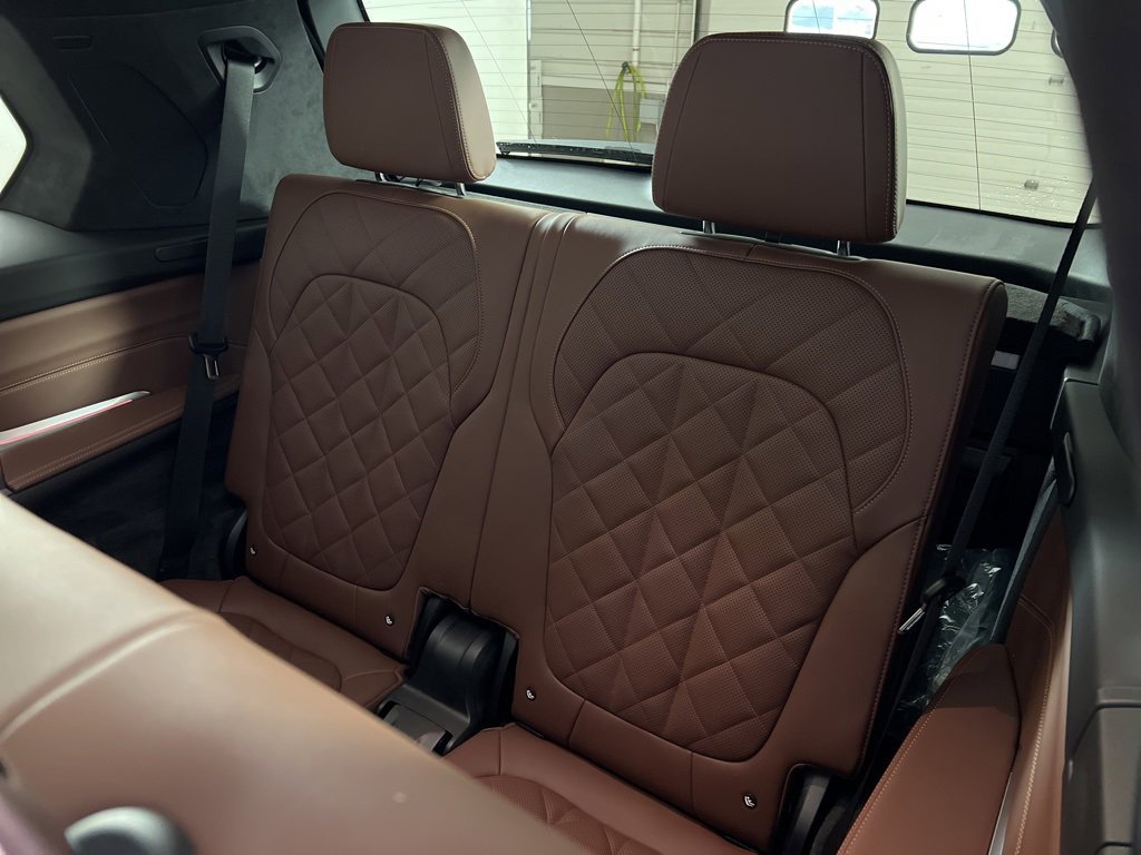 Used 2026 BMW X7 xDrive40i w/ Premium Package image 24