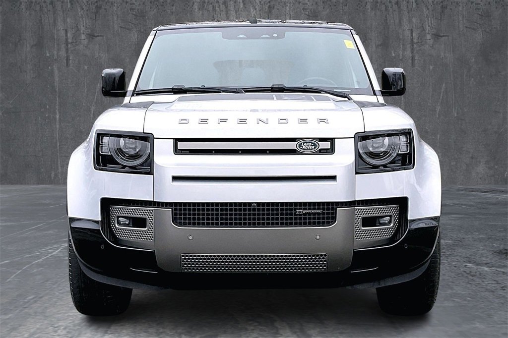 Used 2023 Land Rover Defender 110 X-Dynamic SE image 2