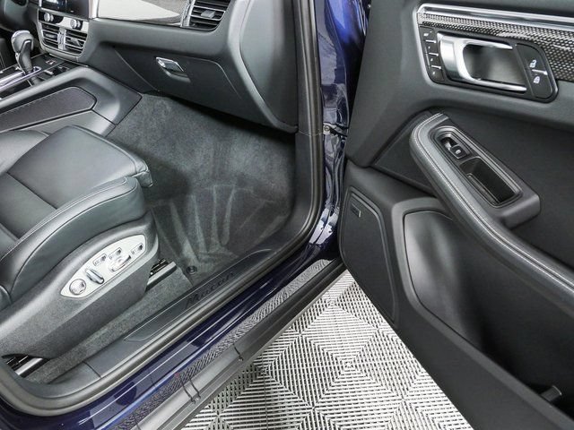 Certified 2023 Porsche Macan Turbo AWD/4WD image 27