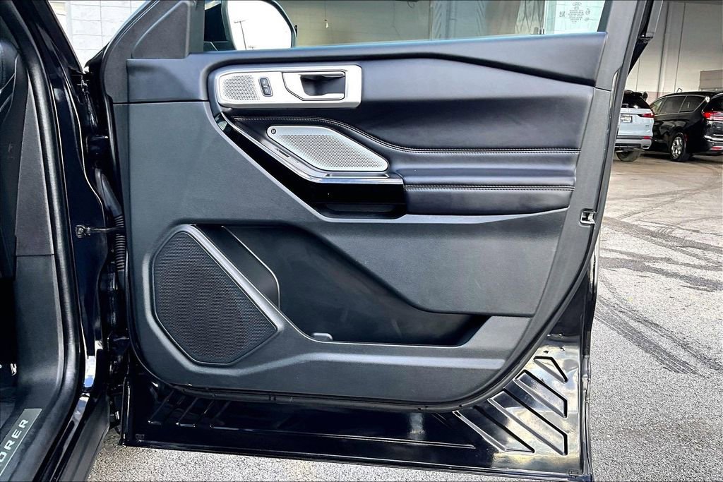 Used 2022 Ford Explorer Platinum w/ Equipment Group 601A image 23