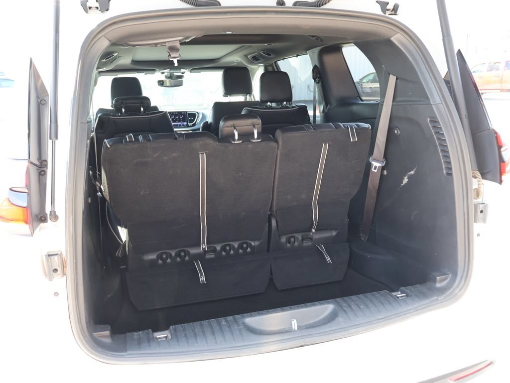 Used 2025 Chrysler Pacifica Limited FWD image 14