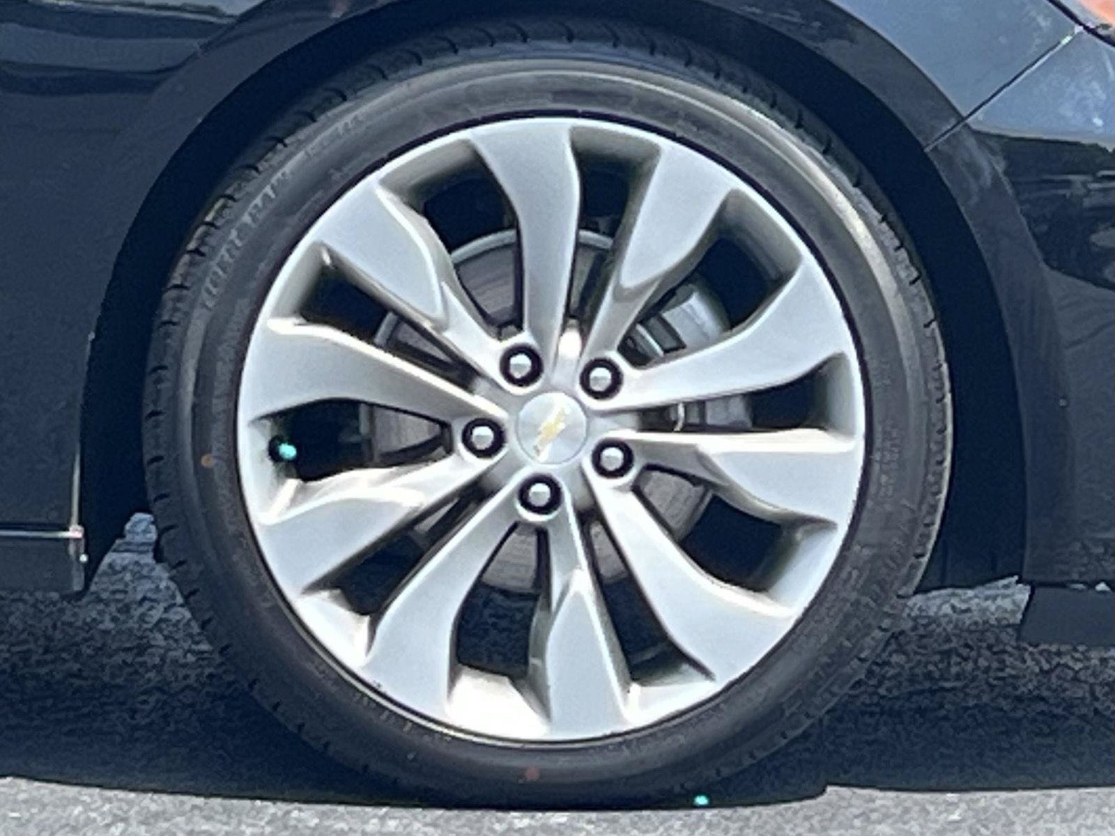 Used 2018 Chevrolet Malibu Premier w/ Premier Sun and Wheel Package FWD image 29