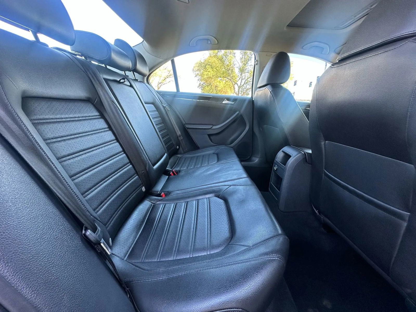 Used 2015 Volkswagen Jetta SEL FWD image 9
