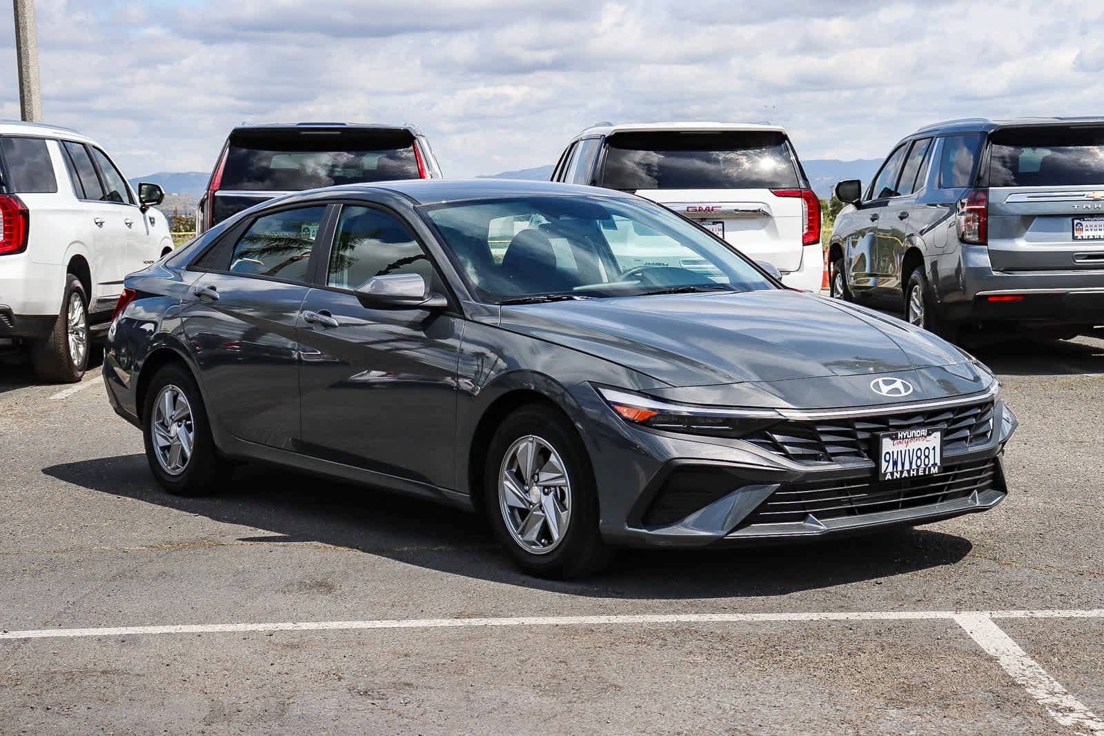 Used 2025 Hyundai Elantra SE w/ Cargo Package image 3