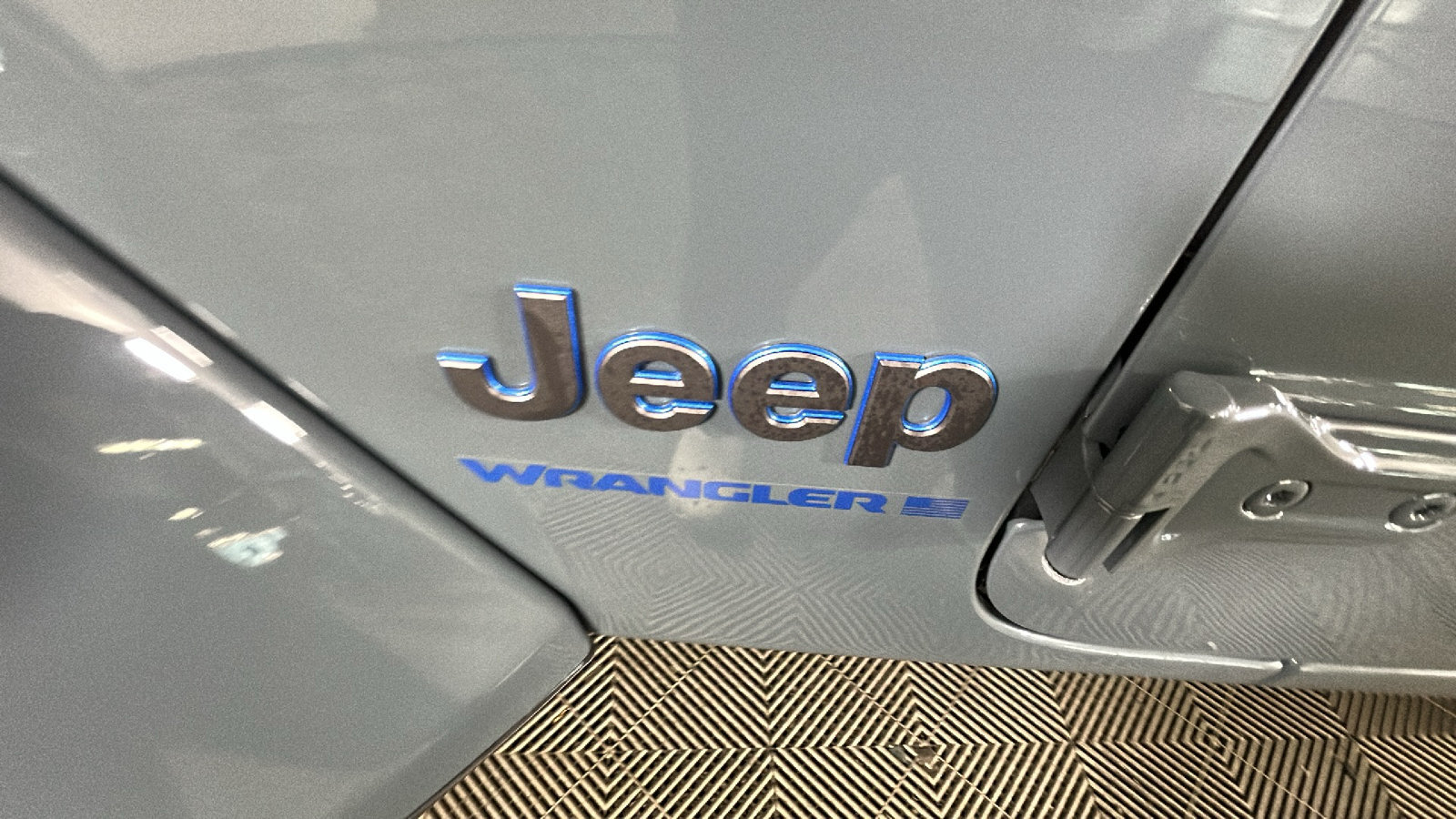 Used 2024 Jeep Wrangler Unlimited w/ Convenience Group AWD/4WD image 11