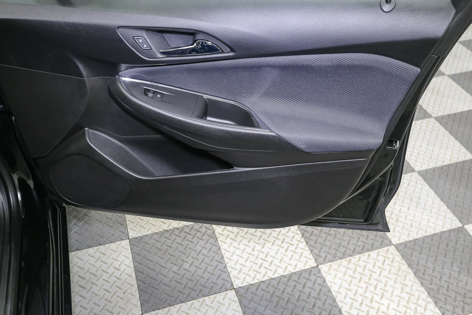 Used 2018 Chevrolet Cruze LT image 19