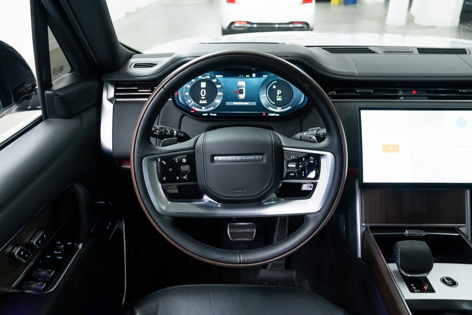 Used 2025 Land Rover Range Rover Autobiography image 12