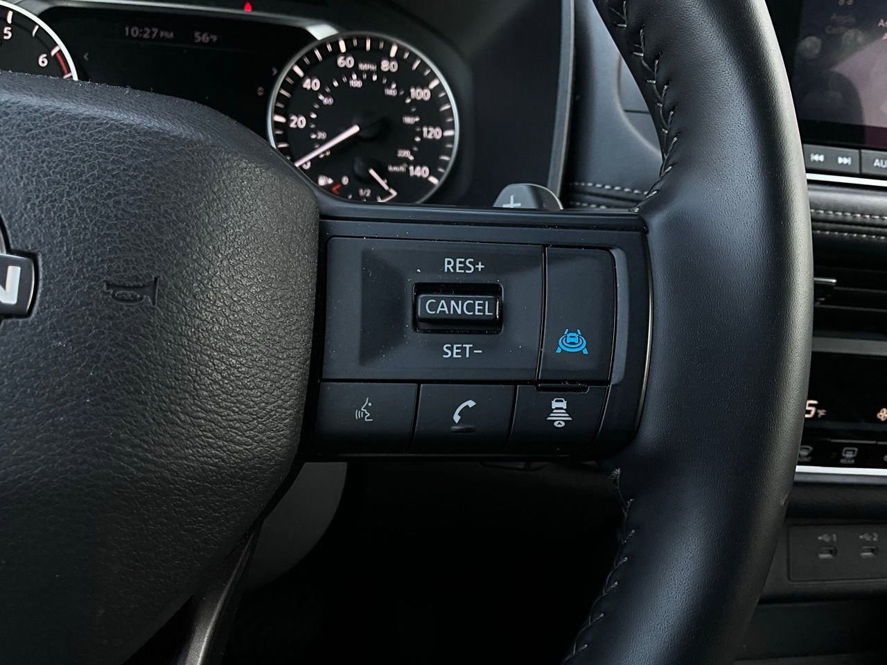 Used 2025 Nissan Rogue SV FWD image 34