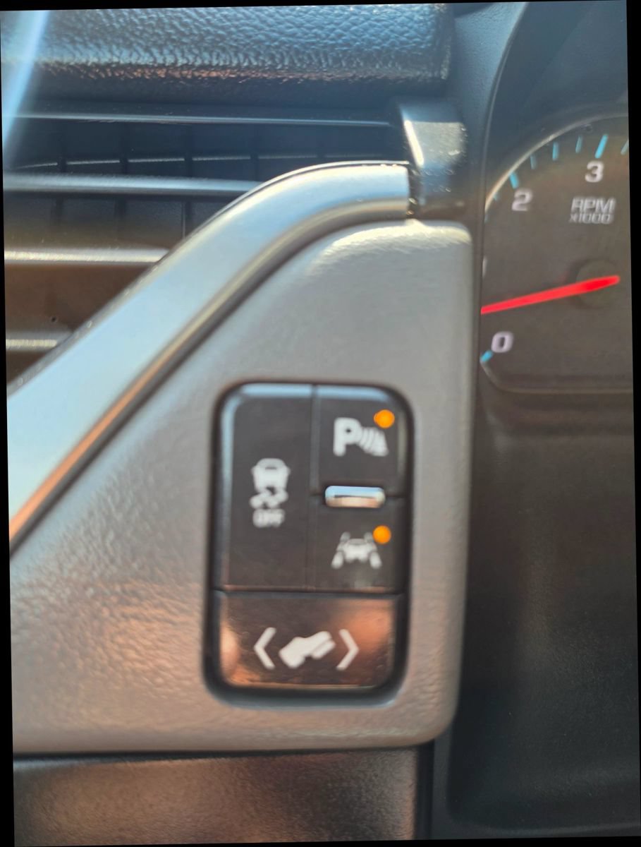 Used 2019 Chevrolet Tahoe LT w/ LT Signature Package RWD image 17