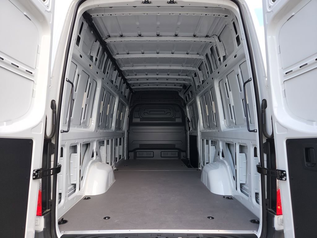 Used 2025 Mercedes-Benz Sprinter 2500 image 13