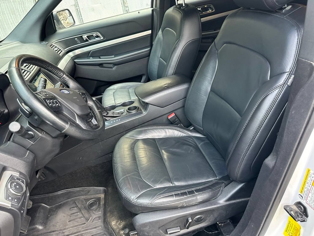Used 2017 Ford Explorer XLT w/ Equipment Group 202A FWD image 17