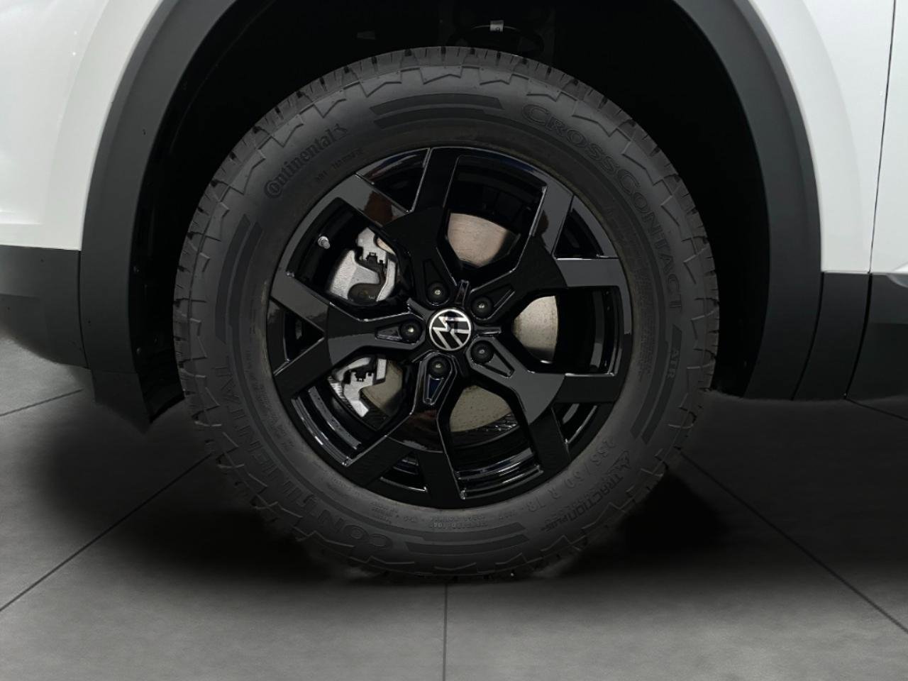 New 2026 Volkswagen Atlas Peak Edition image 13