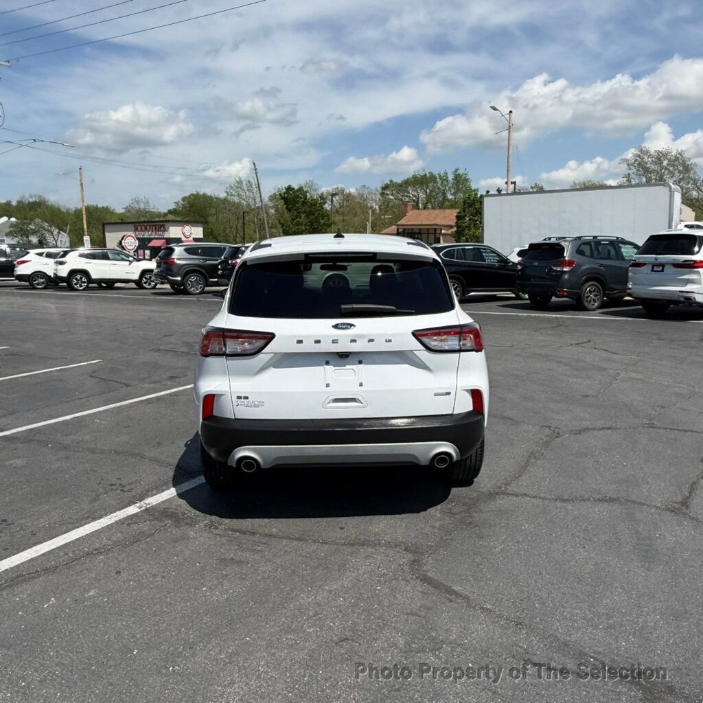 Used 2020 Ford Escape SE image 14