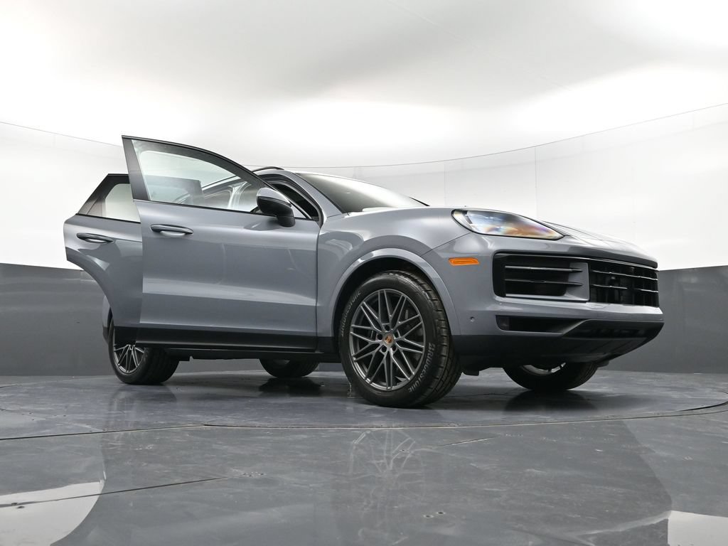 Certified 2026 Porsche Cayenne AWD/4WD image 37