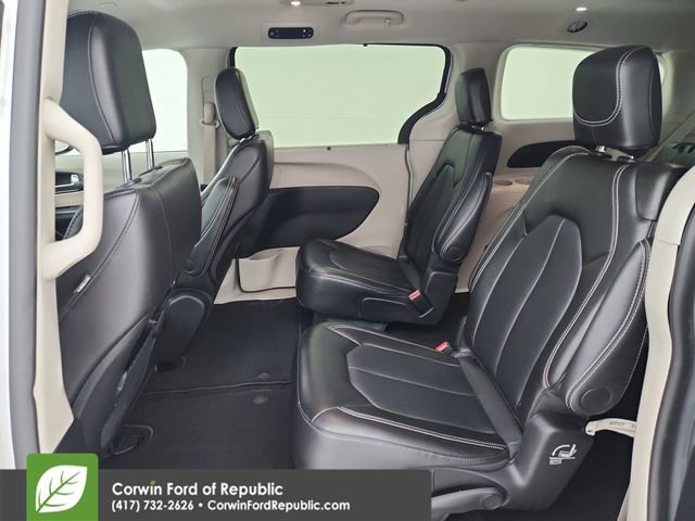 Used 2024 Chrysler Pacifica Touring-L image 31