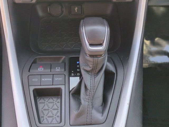 Used 2021 Toyota RAV4 XLE Premium image 24