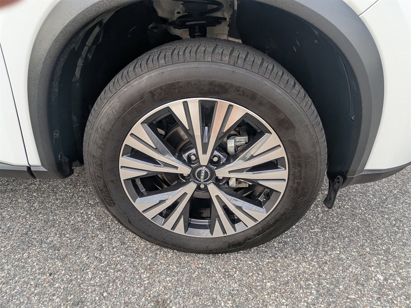 Used 2025 Nissan Rogue S image 11