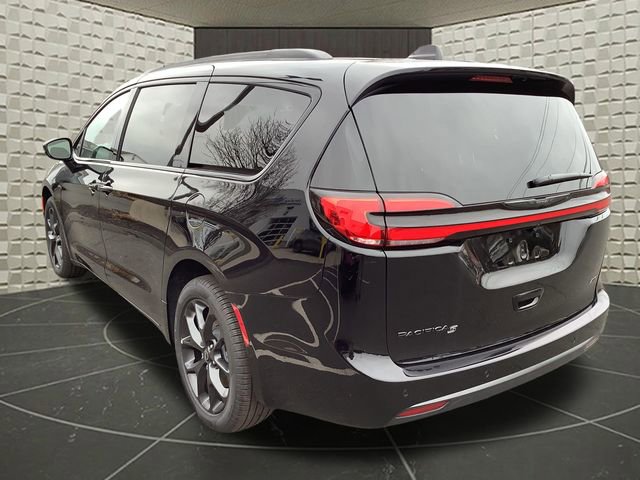 New 2026 Chrysler Pacifica Select w/ S Appearance Package image 5