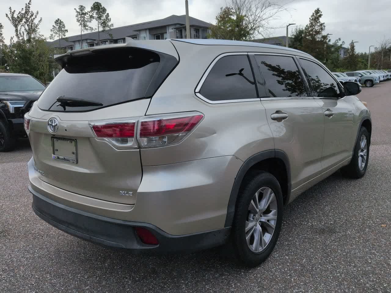 Used 2015 Toyota Highlander XLE FWD image 6