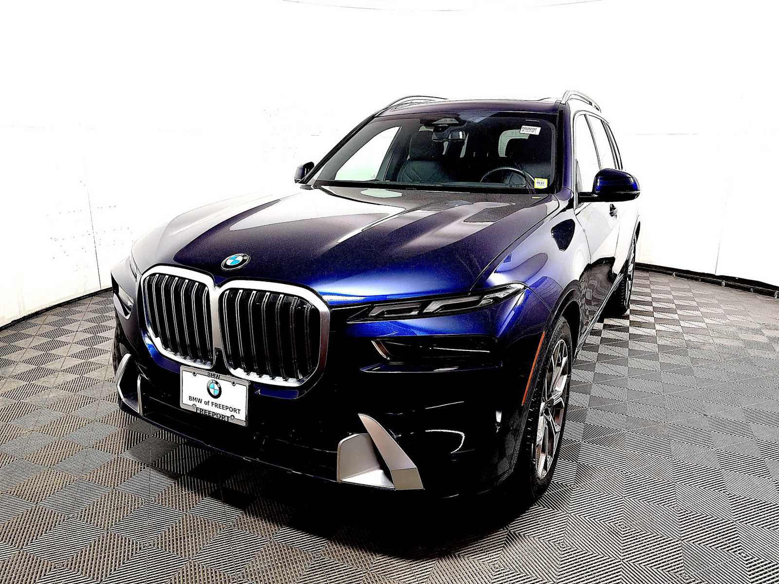 Certified 2024 BMW X7 xDrive40i w/ Premium Package AWD/4WD image 3