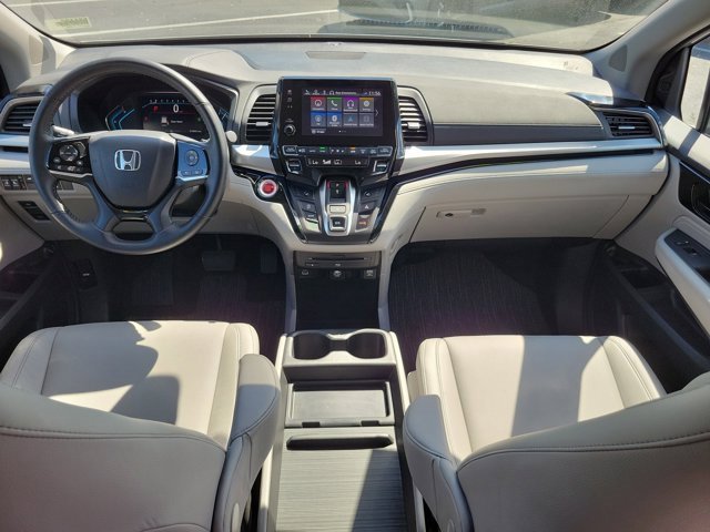 Used 2024 Honda Odyssey Touring image 2