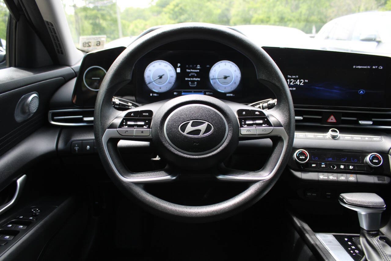 Used 2024 Hyundai Elantra SEL FWD image 38