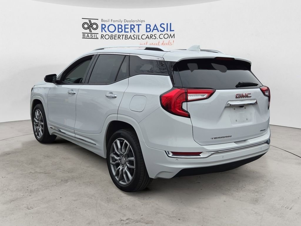 Used 2023 GMC Terrain Denali w/ Denali Premium Package image 3